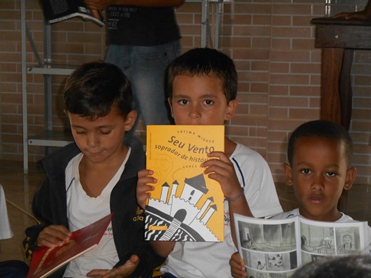 Livros da Funda��o Ita� Col�gio Passionista Santa Luzia