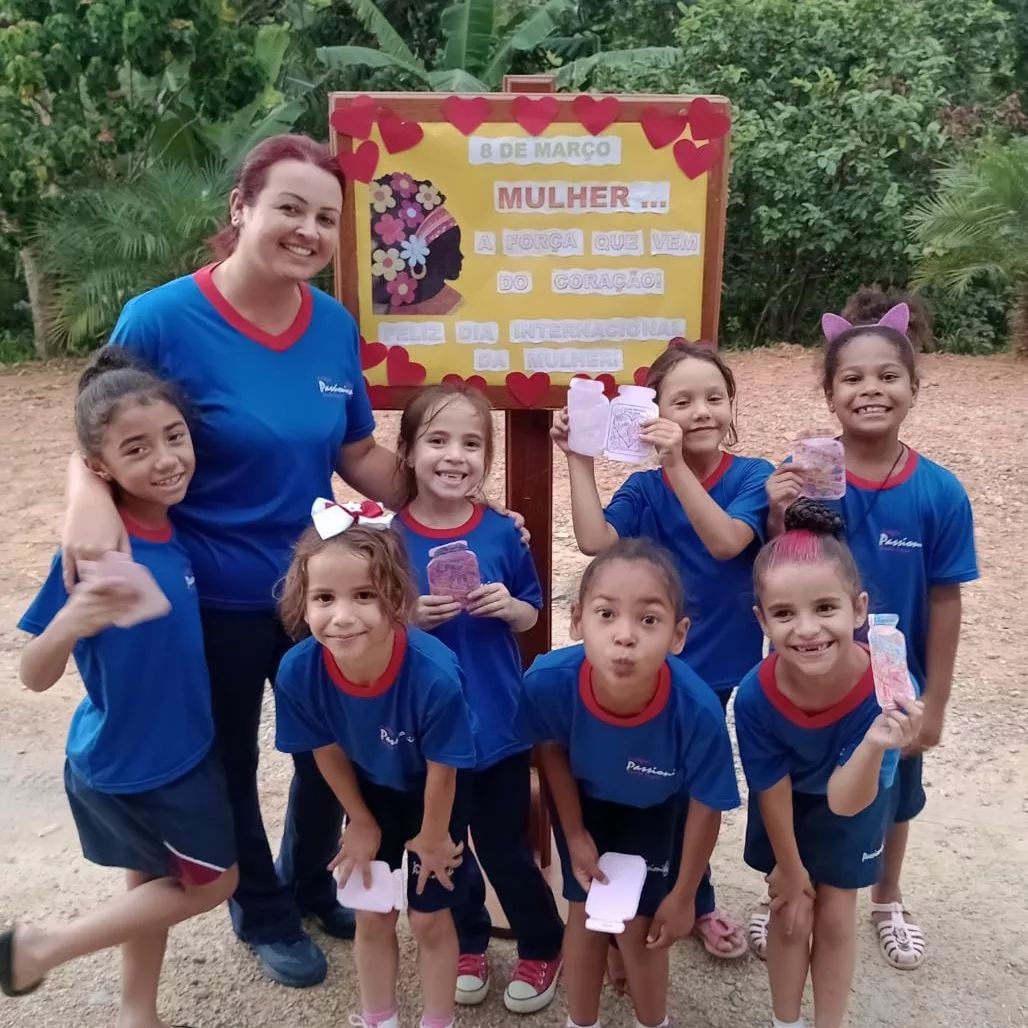 Parab�ns as mulheres! 8 de mar�o Col�gio Passionista Santa Luzia