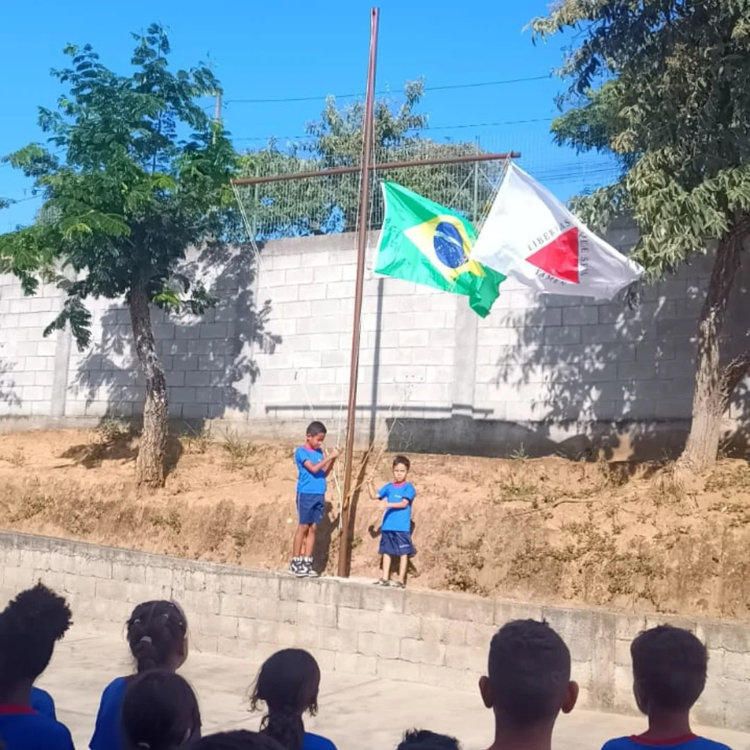 Momento c�vico Col�gio Passionista Santa Luzia