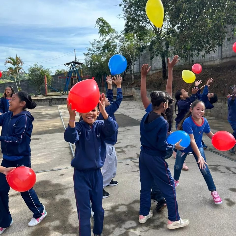  Viva os nossos 10 anos! Col�gio Passionista Santa Luzia