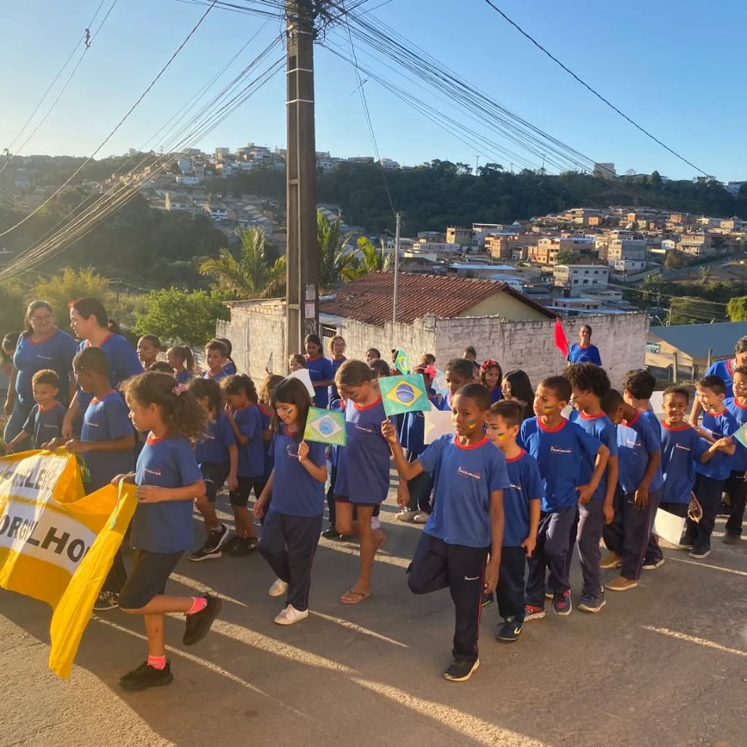 A p�tria vive em cada brasileiro!  Col�gio Passionista Santa Luzia